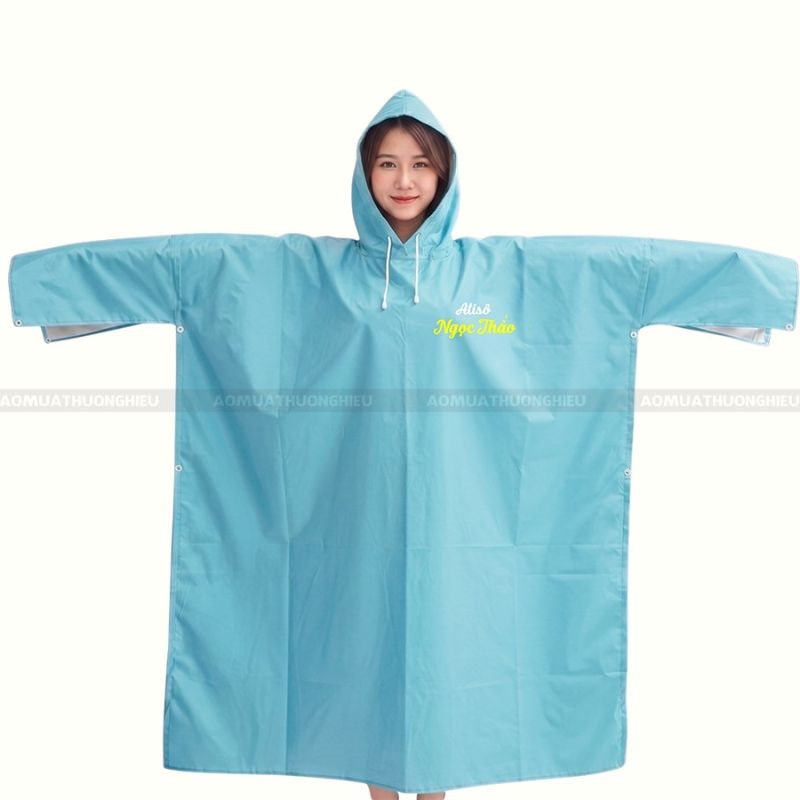 Áo mưa màu sáng giúp phản xạ ánh sáng, giữ cơ thể luôn mát mẻ