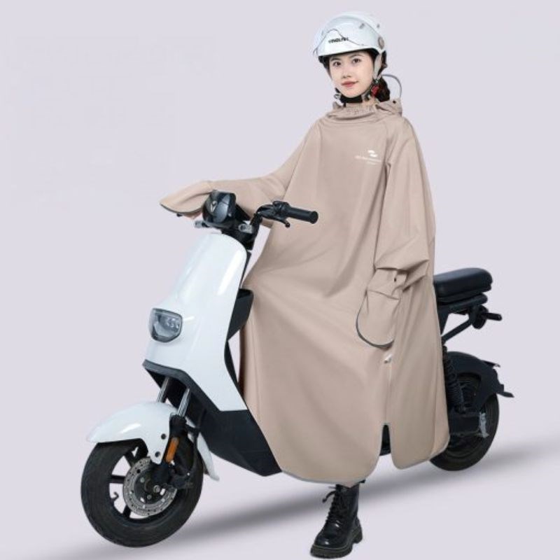 Áo mưa váy thiết kế che phủ toàn diện bảo vệ đôi chân 