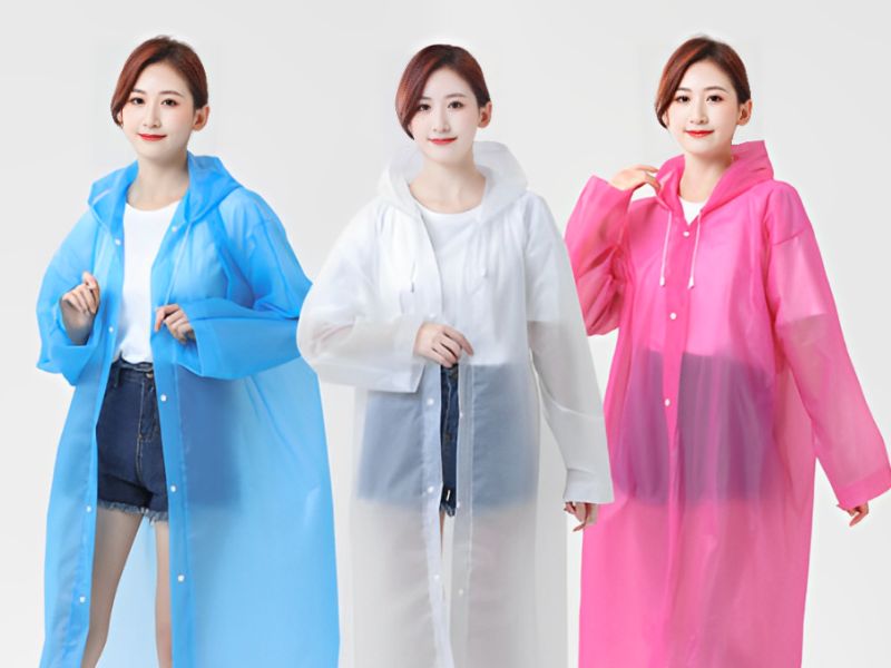 Chất liệu làm áo mưa cần cân nhắc phù hợp với nhu cầu và ngân sách
