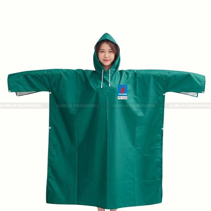 Tặng áo mưa in logo quảng cáo mang lại thiện cảm với khách hàng